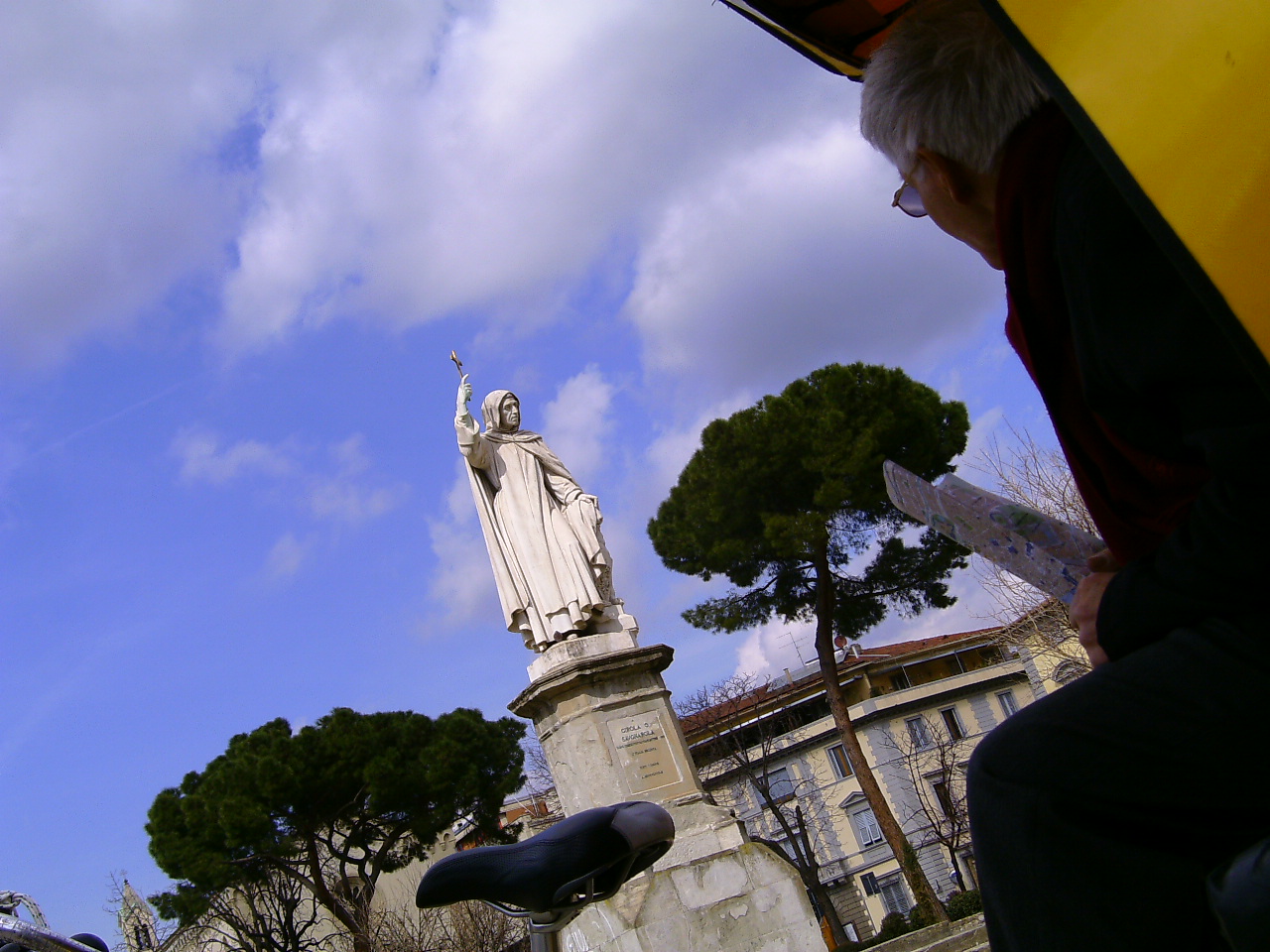 la statua di Gerolamo Savonarola