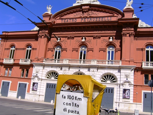 viaggio in risciò - Bari, teatro Petruzzelli
