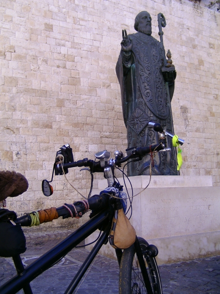 viaggio in risciò - Bari, statua di S.Nicola
